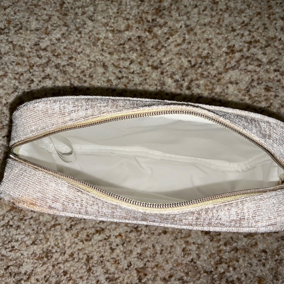 NEW CHANEL CREAM COSMETIC BAG - Picture 3 of 3